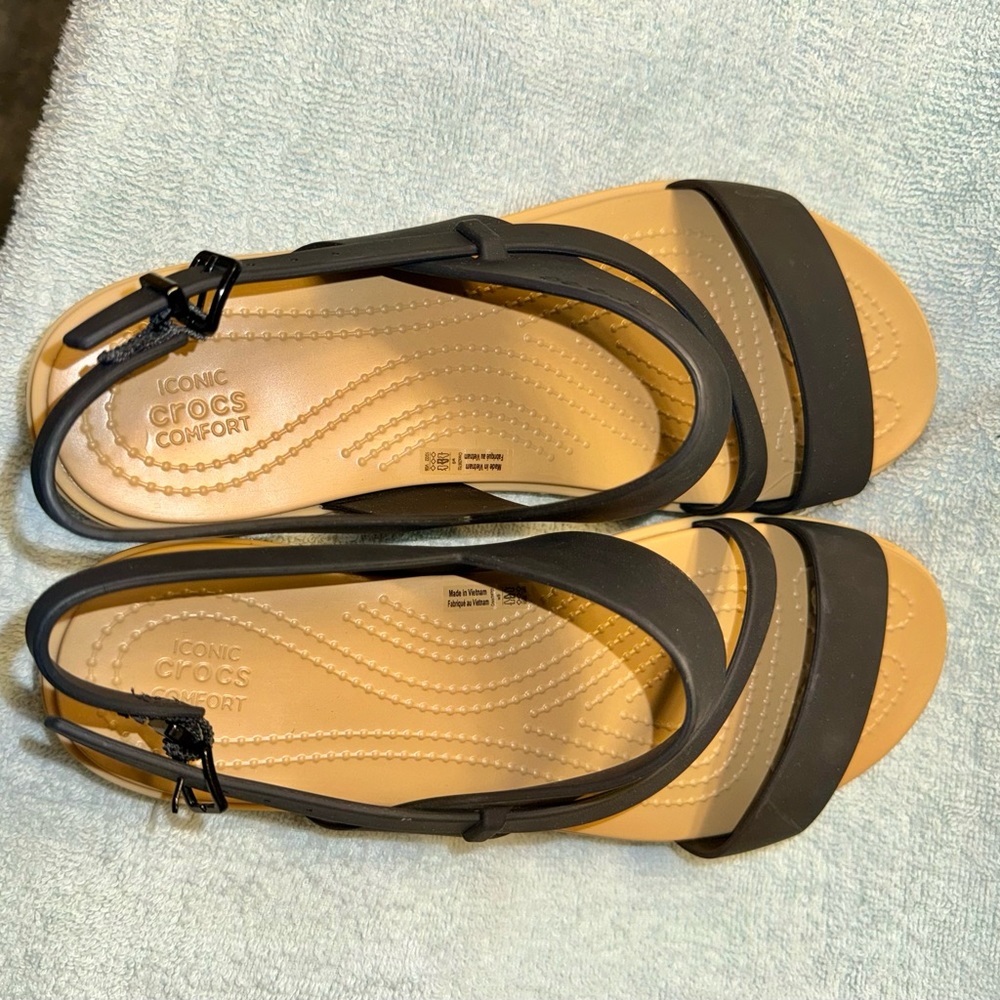 Women’s brand new Croc sandals